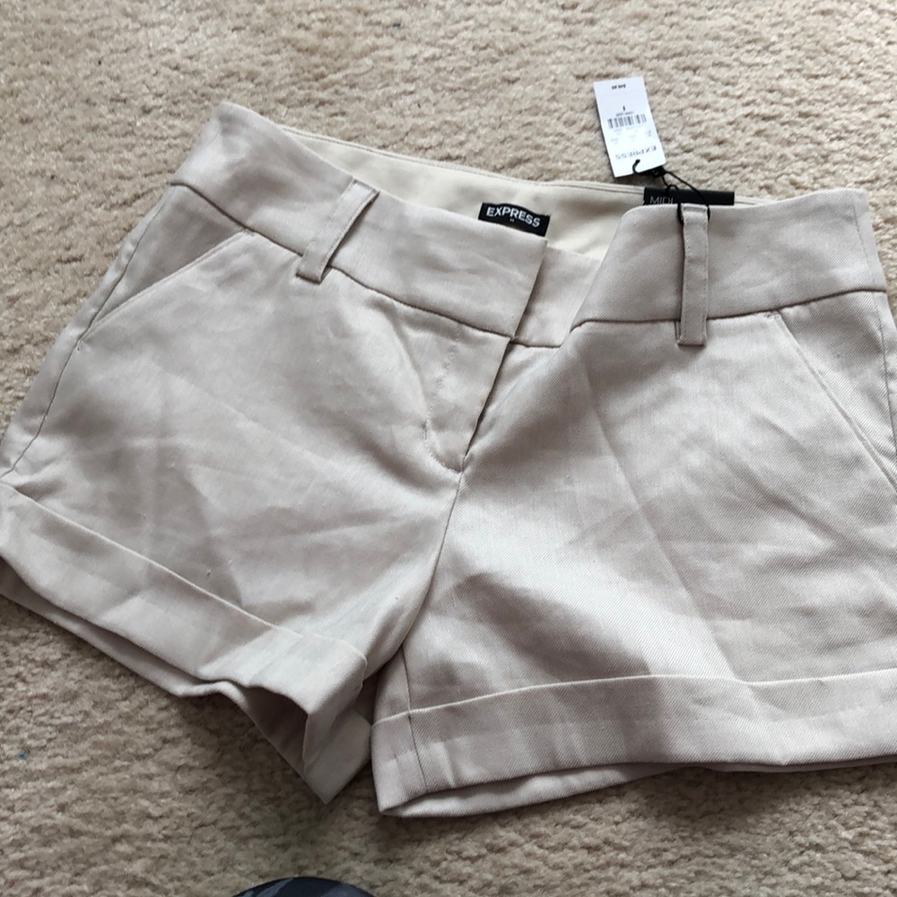 MIDI low rise shorts with pockets. Never worn!